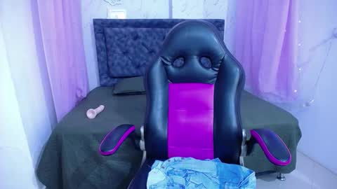 Snapshot of mia__thomson_ chatting on 09/11/25, 01:44 MIA online show from 09/11/25, 01:44