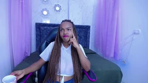 Snapshot of mia__thomson_ chatting on 09/16/25, 12:28 MIA online show from 09/16/25, 12:28