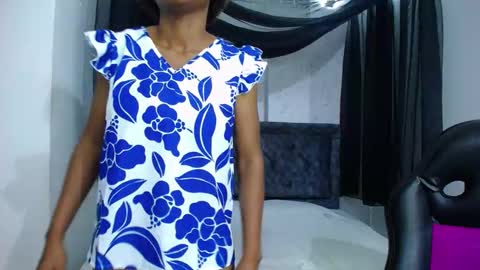 Snapshot of mia__thomson_ chatting on 10/19/25, 12:28 MIA online show from 10/19/25, 12:28