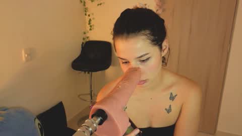 Mia adams  online show from 10/08/25, 02:42