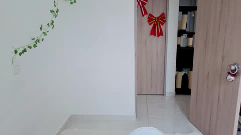 Mia adams  online show from 12/14/25, 05:40