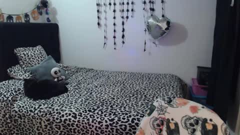 Snapshot of mia_adams_red chatting on 01/09/26, 04:04 mia online show from 01/09/26, 04:04