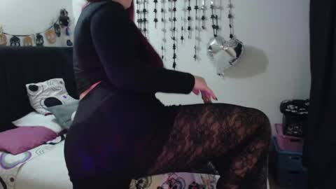 Snapshot of mia_adams_red chatting on 01/15/26, 12:59 mia online show from 01/15/26, 12:59