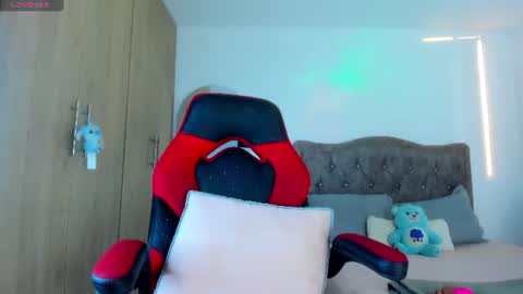 mia_adamsxxx online show from 06/09/26, 10:54