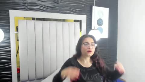 Snapshot of mia_and_lion chatting on 01/08/25, 01:11 Dreams Couple online show from 01/08/25, 01:11