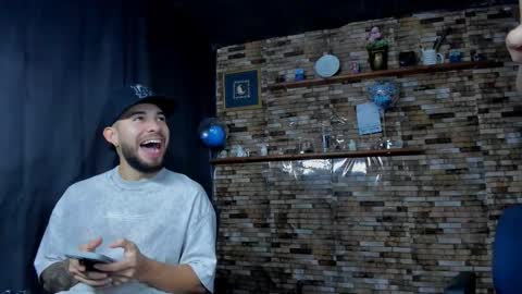 Snapshot of mia_and_vincentt chatting on 10/19/25, 05:19 Mia and vincentt model indepent online show from 10/19/25, 05:19