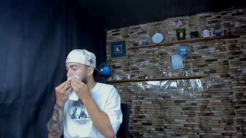 Snapshot of mia_and_vincentt chatting on 10/21/25, 04:57 Mia and vincentt model indepent online show from 10/21/25, 04:57