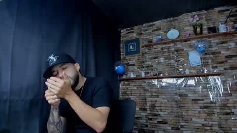 Snapshot of mia_and_vincentt chatting on 10/22/25, 04:02 Mia and vincentt model indepent online show from 10/22/25, 04:02