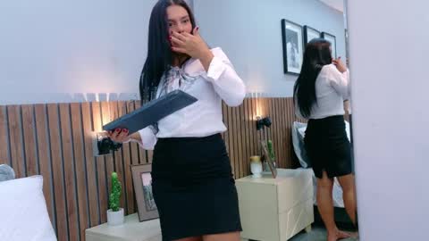 Mia Bellefort online show from 04/06/26, 09:16