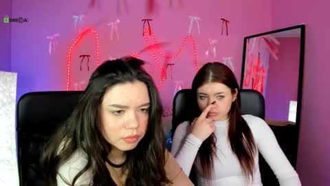 Snapshot of mia_blazing chatting on 03/19/26, 01:15 Mia online show from 03/19/26, 01:15