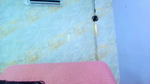 Snapshot of mia_candy_0 chatting on 12/16/25, 12:10 Mia online show from 12/16/25, 12:10