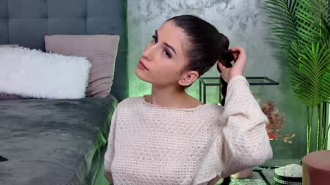 Freya Allen online show from 01/21/25, 09:15