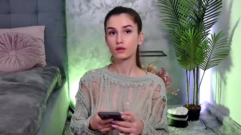 Freya Allen online show from 02/06/25, 10:10