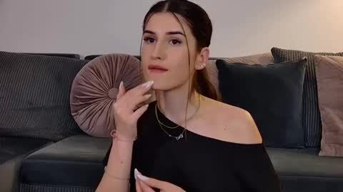 Freya Allen online show from 03/15/26, 07:53