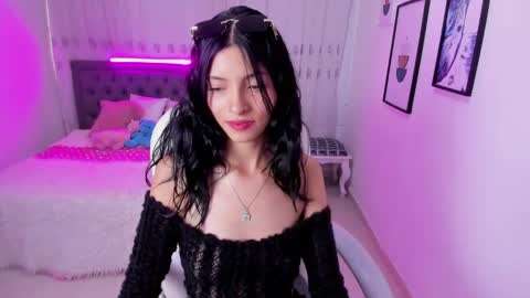 Snapshot of mia_clay1 chatting on 11/11/25, 08:09 Mia online show from 11/11/25, 08:09