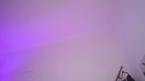 Snapshot of mia_coliin chatting on 03/11/25, 10:20 Anna online show from 03/11/25, 10:20