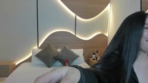 M I A  online show from 10/24/25, 02:52