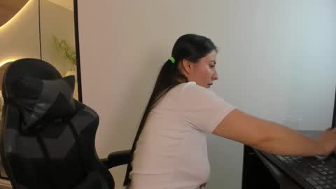 M I A  online show from 10/26/25, 03:01