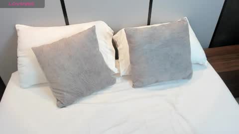 M I A  online show from 04/24/26, 02:58