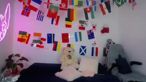 mia_cute_girl online show from 06/23/26, 12:25