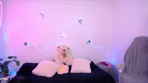 mia_cute_girl online show from 07/23/26, 12:03
