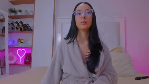 Sarah Luna online show from 03/05/25, 12:55