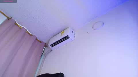 Mia online show from 04/21/26, 09:06