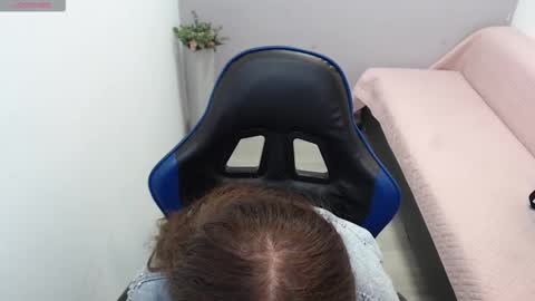 Mia online show from 03/02/26, 01:51