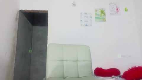 Mia online show from 09/17/25, 08:21