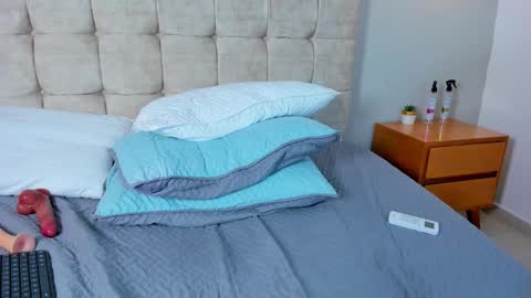 MIA help me get to 25 hands up online show from 03/12/26, 01:23