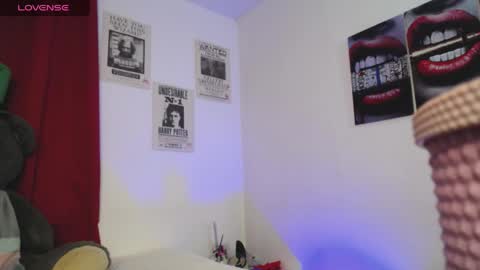 Mia online show from 04/01/26, 01:41