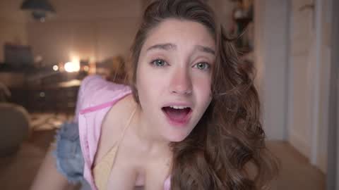 Mia online show from 09/29/25, 04:45