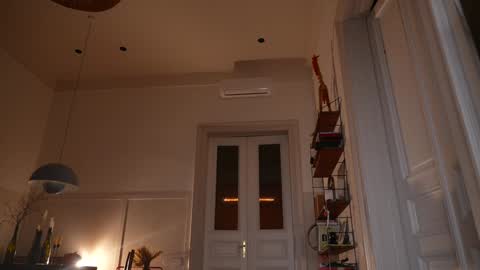 Mia online show from 11/04/25, 06:18