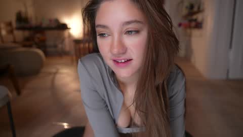 Mia online show from 11/28/25, 06:32