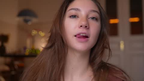 Mia online show from 12/05/25, 06:26