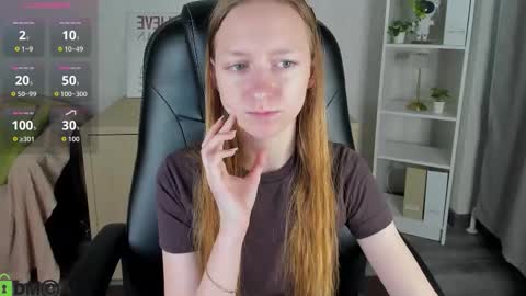 Snapshot of mia_e1fie chatting on 11/03/25, 09:21 mia_e1fie online show from 11/03/25, 09:21