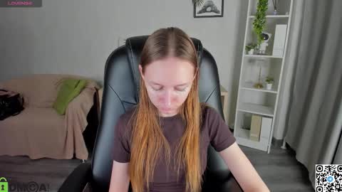 Snapshot of mia_e1fie chatting on 11/04/25, 09:52 mia_e1fie online show from 11/04/25, 09:52