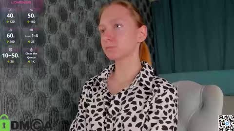 Snapshot of mia_e1fie chatting on 11/06/25, 09:32 mia_e1fie online show from 11/06/25, 09:32