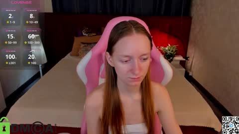 Snapshot of mia_e1fie chatting on 11/21/25, 12:10 mia_e1fie online show from 11/21/25, 12:10