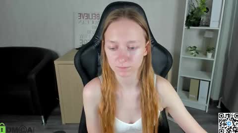 Snapshot of mia_e1fie chatting on 12/03/25, 09:18 mia_e1fie online show from 12/03/25, 09:18