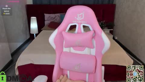 Snapshot of mia_e1fie chatting on 12/15/25, 08:07 mia_e1fie online show from 12/15/25, 08:07