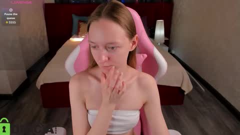 mia_e1fie online show from 01/06/26, 01:09