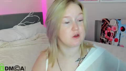 Mia online show from 10/12/25, 02:21