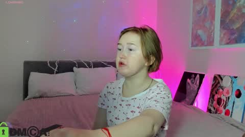 Mia online show from 10/20/25, 02:34