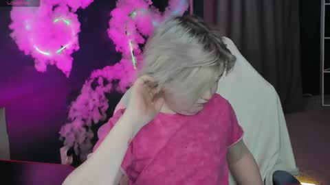 Mia online show from 05/03/26, 03:01