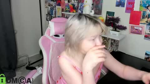 Snapshot of mia_ferd chatting on 05/05/26, 03:03 Mia online show from 05/05/26, 03:03