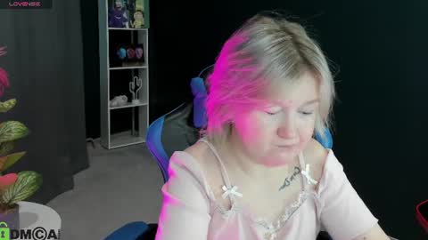 Snapshot of mia_ferd chatting on 06/12/26, 03:05 Mia online show from 06/12/26, 03:05