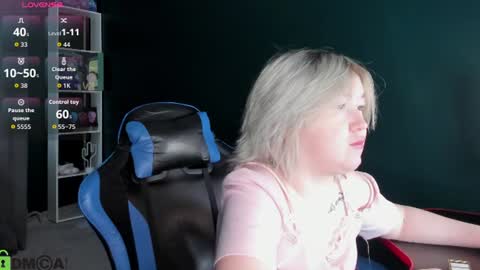 Snapshot of mia_ferd chatting on 06/16/26, 04:37 Mia online show from 06/16/26, 04:37