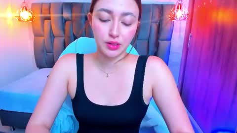Snapshot of mia_ferrer18 chatting on 06/25/26, 02:54 mia_ferrer18 online show from 06/25/26, 02:54