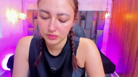 Snapshot of mia_ferrer18 chatting on 06/30/26, 01:23 mia_ferrer18 online show from 06/30/26, 01:23